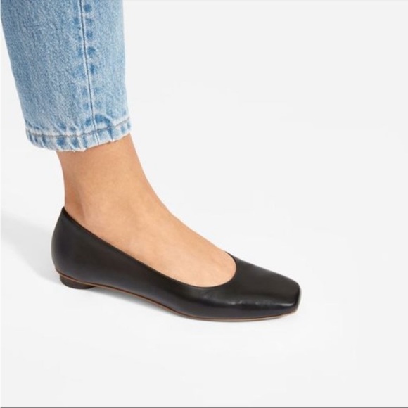 Everlane Shoes - Everlane “The 90’s Flat” Black Italian Leather Round Heel- Sz 7